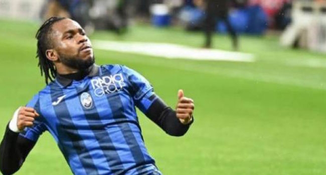 الهلال يفاوض لوكمان.. ويؤمن بقاء بونو