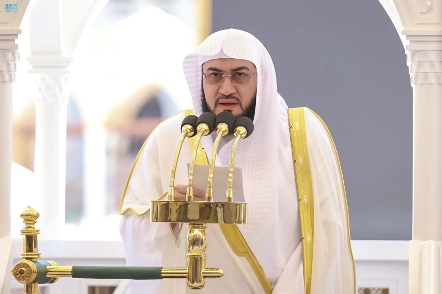 خطيب المسجد الحرام: تلطفوا بعباد الله وأحسنوا إليهم