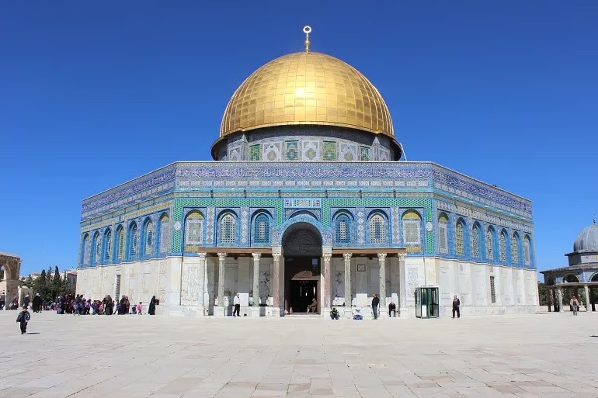 عشرات المستوطنين يقتحمون المسجد الأقصى مجددًا