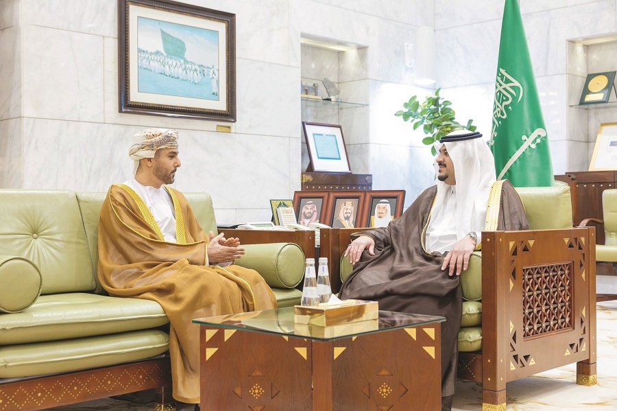 محمد بن عبدالرحمن يستقبل نائب أمير جازان وسفير عمان