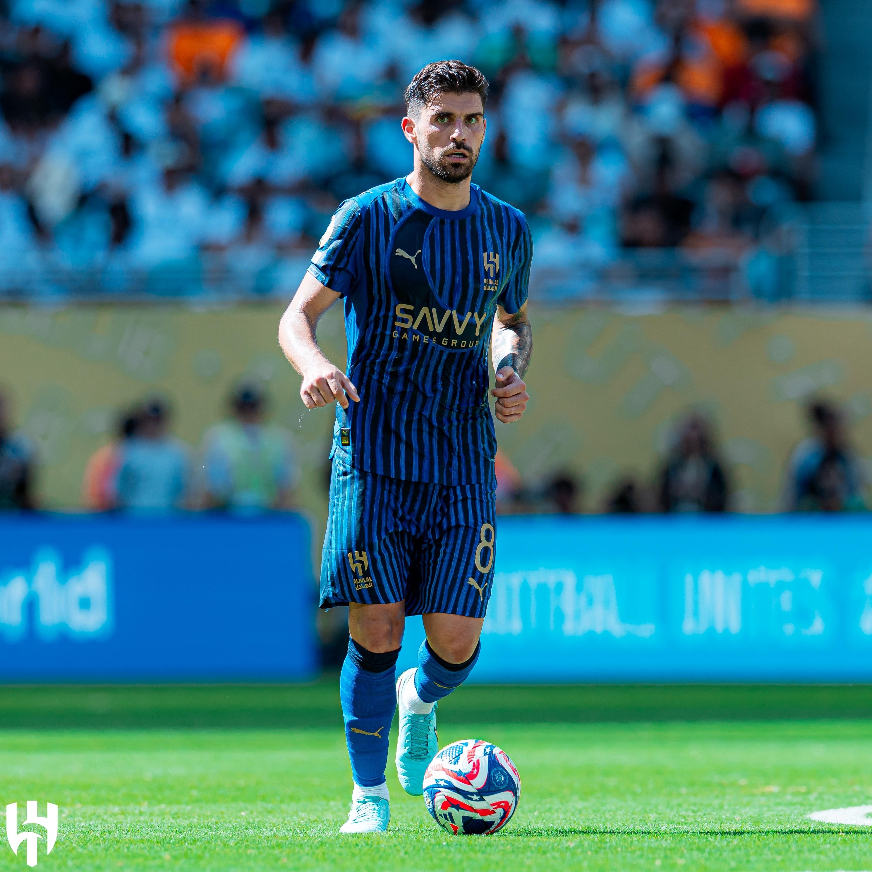 منح المدير الفني الإيطالي سيموني إنزاغي مدرب الفريق الأول لكرة القدم بنادي الهلال لاعب الفريق البرتغالي روبن نيفيز راحة إضافية لمدة 3 أيام، سينضم بعدها لمعسكر الزعيم المقام حالياً في