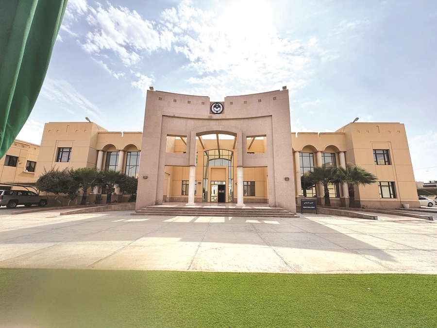تدشين عدد من المشروعات التنموية والصحية والخيرية والبلدية والسياحية ومشروعات في مجال الطاقة، تجاوزت تكلفتها الإجمالية 200 مليون ريال، وجاءت هذه المشروعات في إطار جهود الدولة المباركة لدعم التنمية الشاملة في منطقة