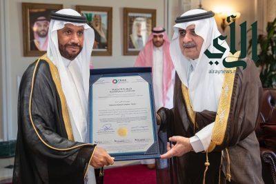 أمير تبوك يبارك حصول مجمع مباسم الطبي على شهادة "سباهي"