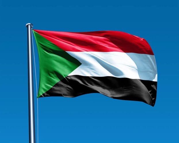 على مجلس السيادة أن يساعد كامل إدريس للجلوس علي كرسي رئيس مجلس الوزراء عشان نشوف آخرتا
