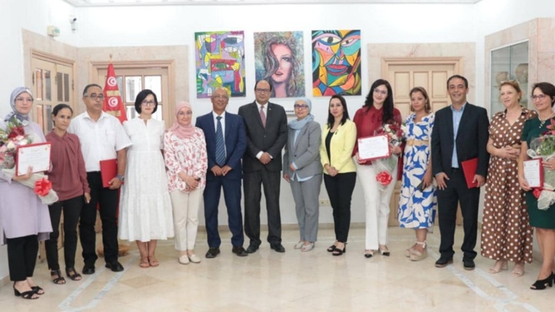 وزيرة الأسرة ووزير تكنولوجيات الاتصال يُسلّمان جائزة أفضل بحث علمي نسائي بعنوان سنة 2025 حول "تأثير الذّكاء الاصطناعي على قدرات الأفراد