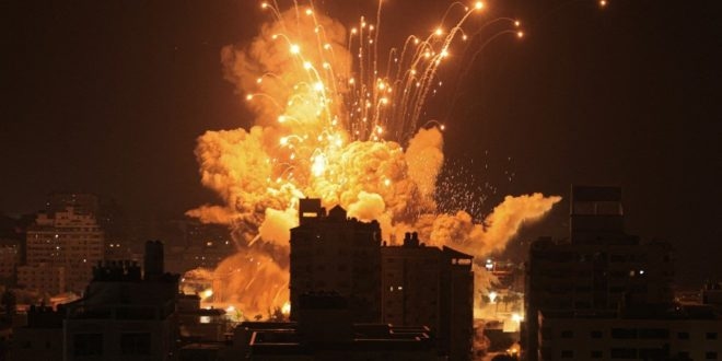 جنينها خرج من بطنها من شدة القصف: استشهاد صحفية فلسطينية رفقة زوجها وأطفالها.. #خبر_عاجل