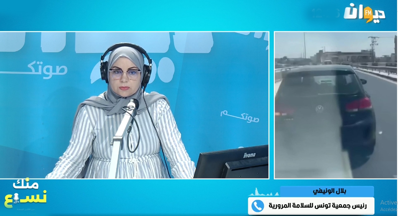 فيديو يُشعل مواقع التواصل: سيارة خاصة تعرقل مرور سيارة إسعاف لمدة 10 دقائق!