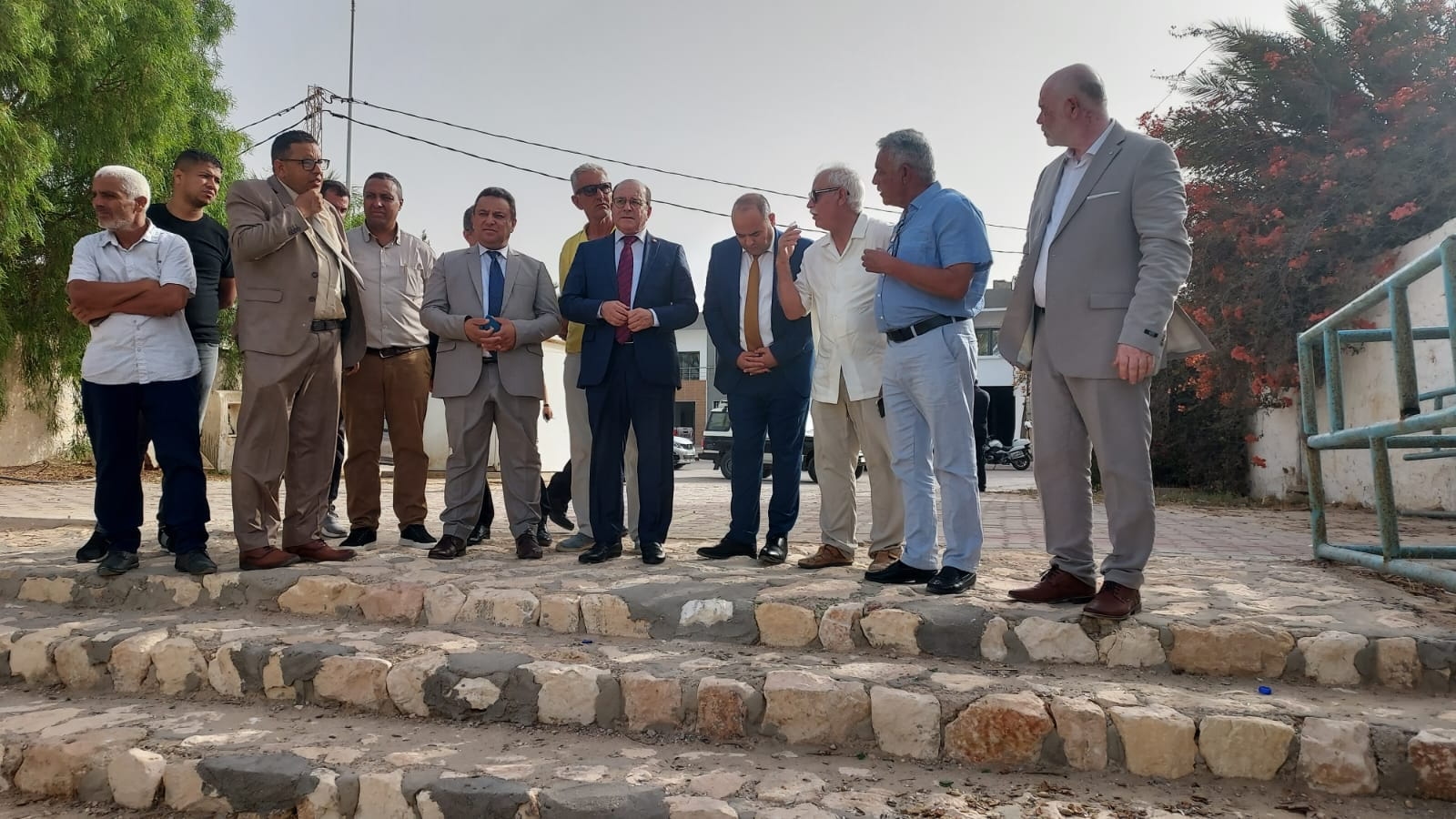 وزير السياحة يعاين جهود دعم النظافة بجزيرة جربة ويتفقد موقعا مبرمجا لاقامة مدينة سياحية ببن قردان