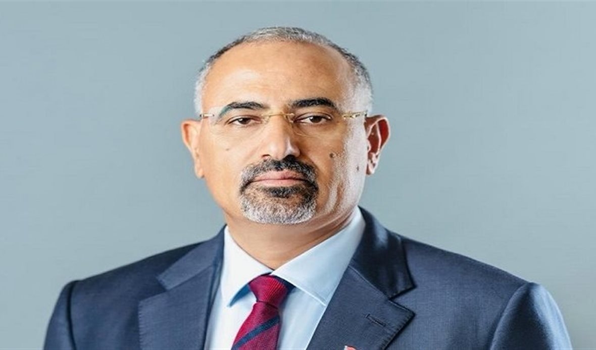 الرئيس الزُبيدي يعزي العميد عادل الحالمي في وفاة والدته