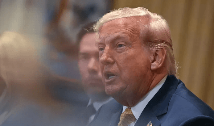 ترامب: لا علم لي بخطة احتلال غزة ونحاول الآن التركيز على إيصال المساعدات للفلسطينيين