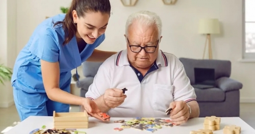 علماء يكتشفون أن نقص عنصر غذائي "شائع" قد يسبب الزهايمر