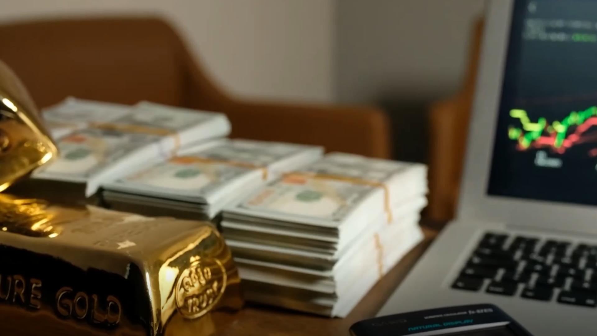 تاجر ذهب: الأونصة نحو 3600 دولار ونصيحة ثمينة للبنانيين!