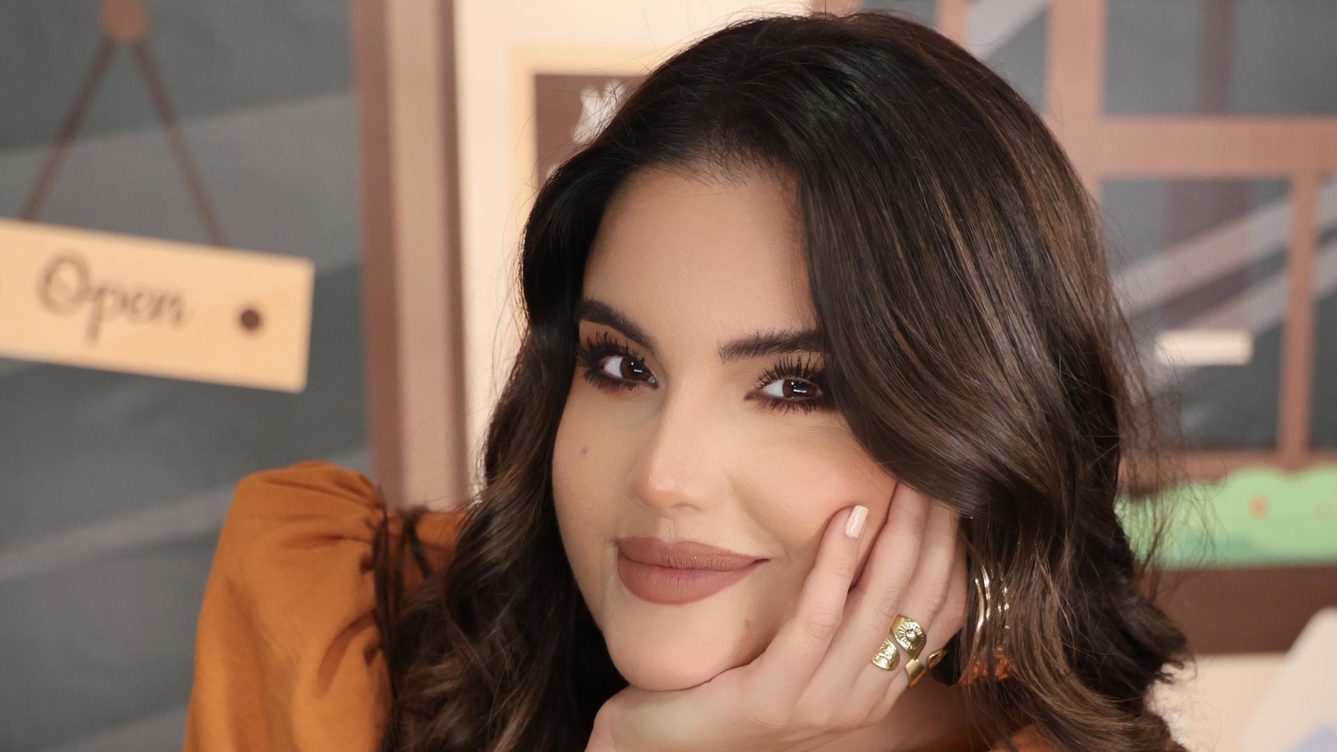 12 Jun 2025 21:23 PM الفنانة سيبال تُطلق أغنيتها الجديدة "عزيز غالي" بتوقيع صلاح الشرنوبي وأحمد شتا