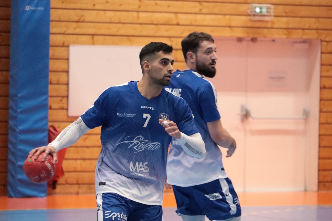 09 May 2025 19:22 PM علي قبيسي لاعب كرة اليد يتوج بلقب الدوري الفرنسي للدرجة الثالثة