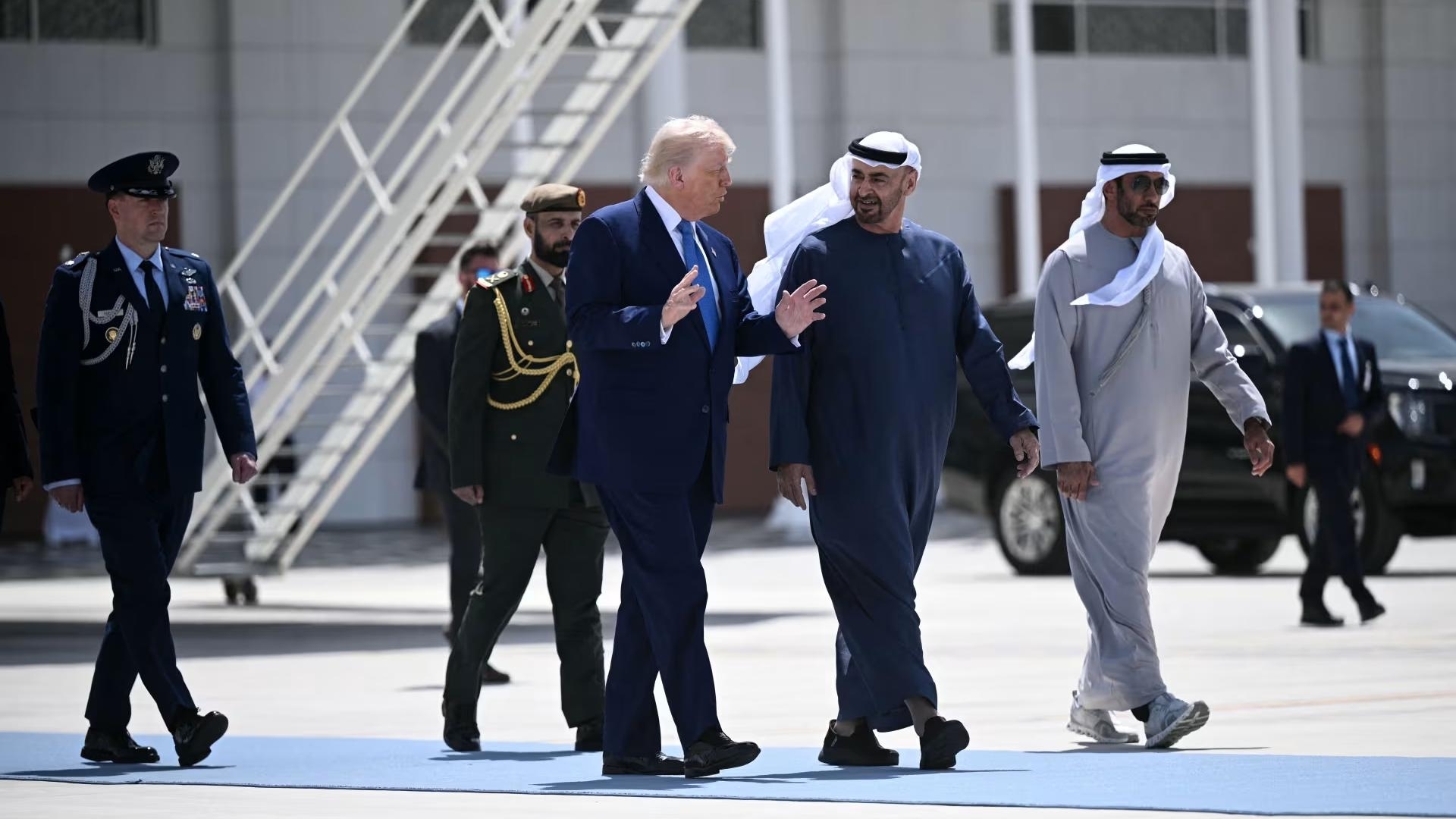 16 May 2025 15:03 PM ترامب يُغادر الإمارات مختتماً جولته بصفقات قياسيّة