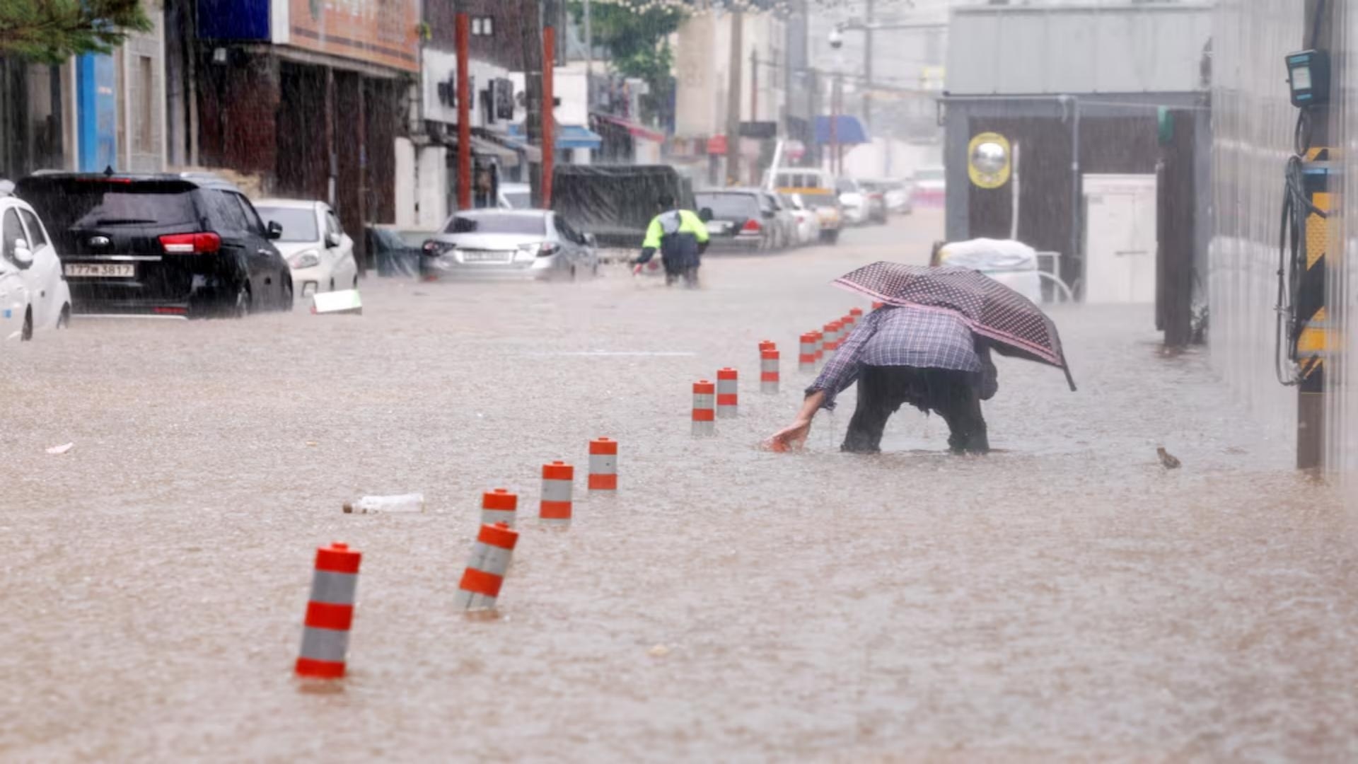 South Korea lashed by heavy rain, four dead and more than 1,000 evacuated