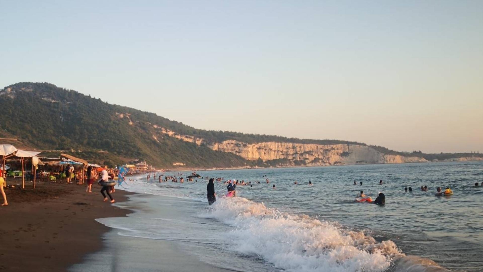 Photos: 'Burkinis' on Syrian Beaches and Pools, and New Rules