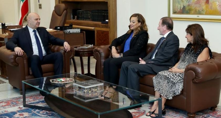 16 Jul 2025 14:21 PM الرئيس عون التقى النائبة الفرنسية.. وتسلّم دعوة لزيارة تشيكيا