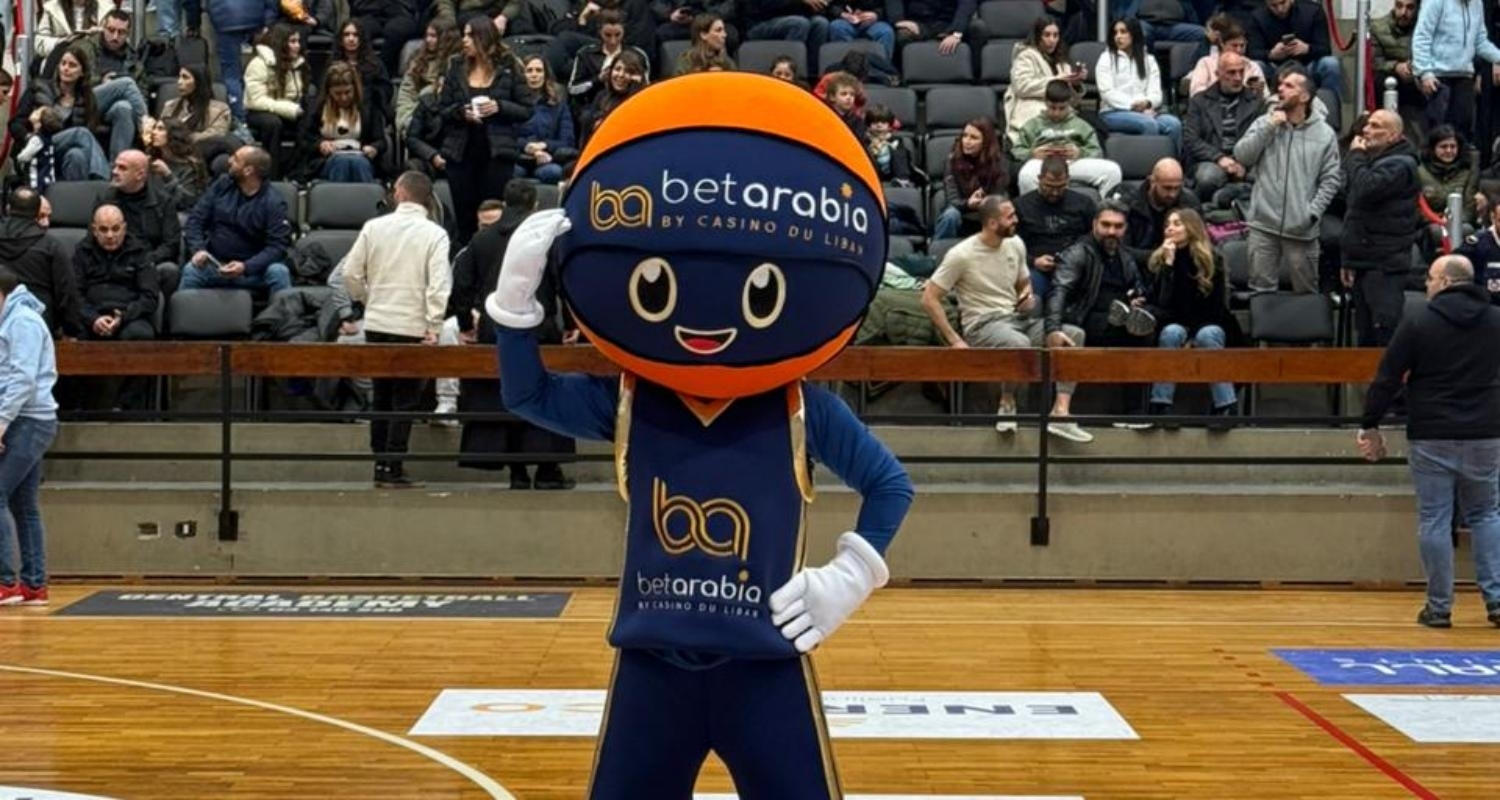 اللاعب رقم 11 في ملاعب كرة السلة