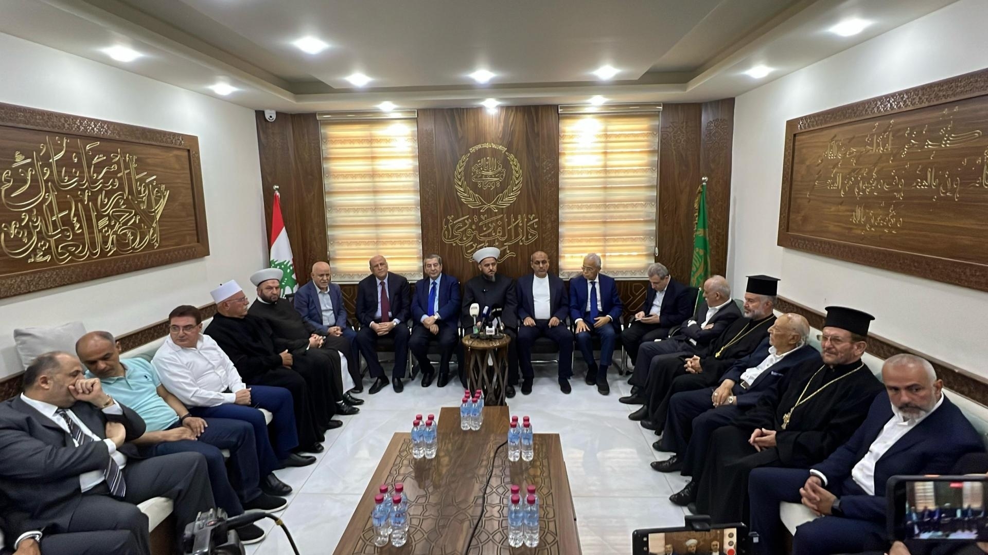 19 Jul 2025 19:47 PM المفتي حجازي: نطالب الدولة بالوقوف بحزم ولجم المروّجين للفتنة