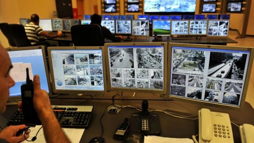29 Jun 2025 22:59 PM"التحكم المروري": جريح نتيجة انقلاب سيارة على اوتوستراد الرئيس الهراوي باتجاه العدلية مقابل بيت الطبيب مع تسرّب زيوت في المحلة والعمل جار على المعالجة