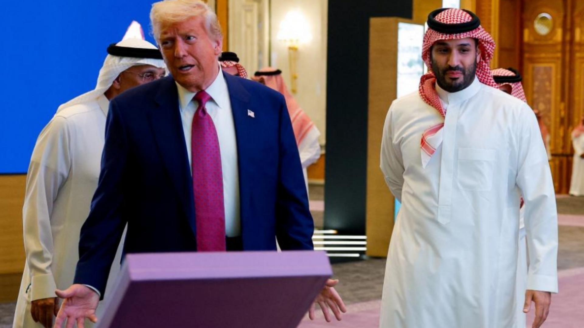 17 May 2025 06:20 AM زيارة ترامب تؤرق إسرائيل: الاقتصاد يتقدّم والتطبيع يتراجع