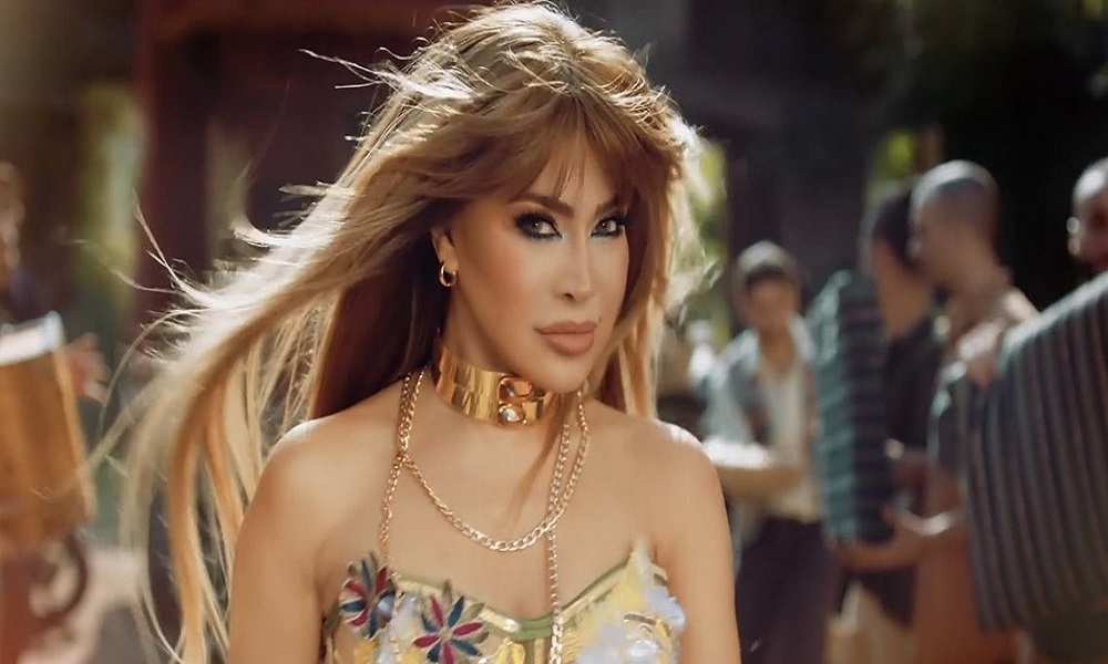 بالفيديو: سقوط نوال الزغبي على المسرح