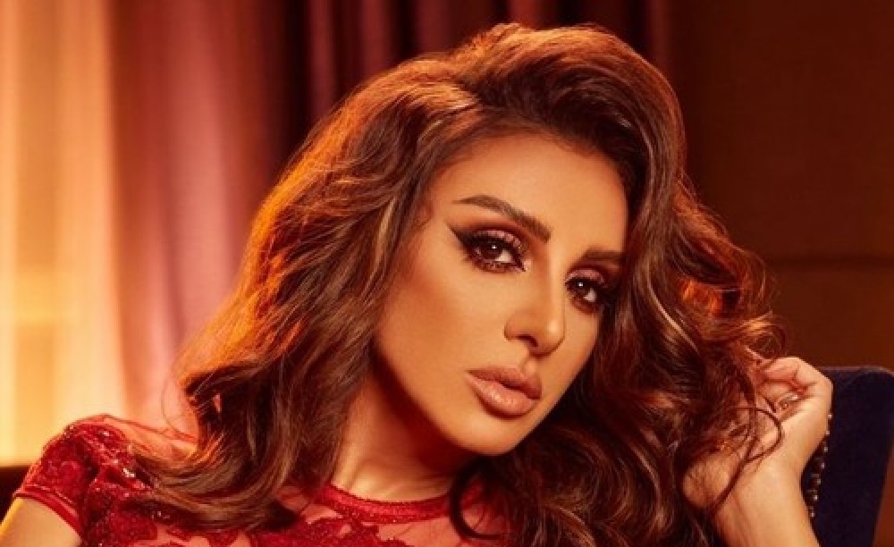 أنغام تبكي على الهواء: لا علاقة لي بأزمة شيرين!