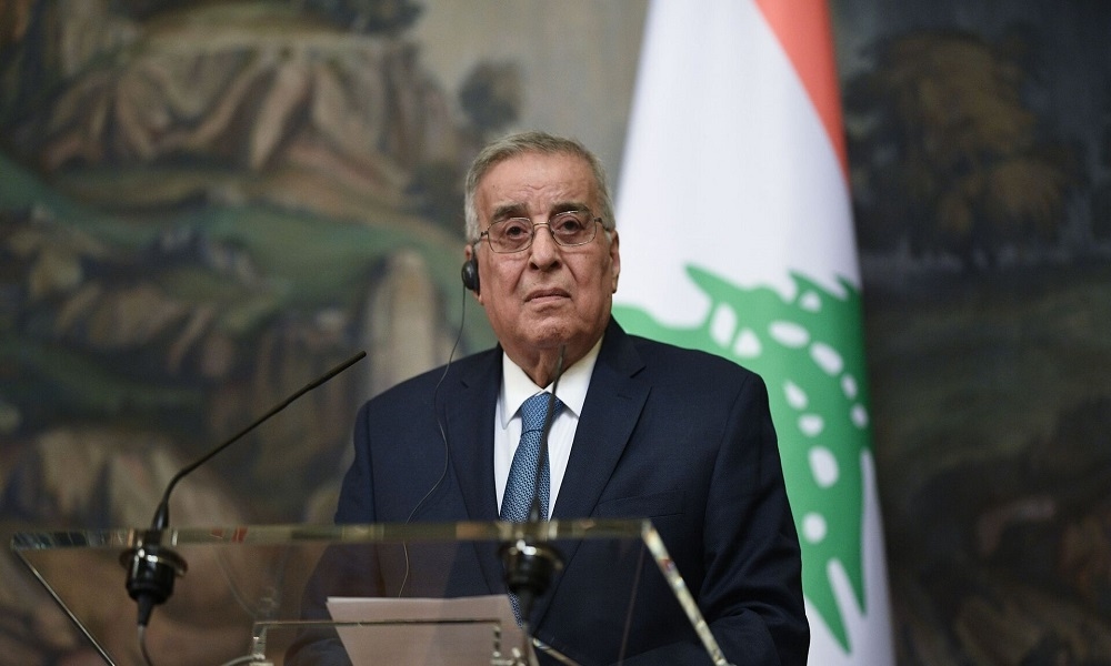 الرئيس عون يمنح بو حبيب وسام الاستحقاق المذهّب
