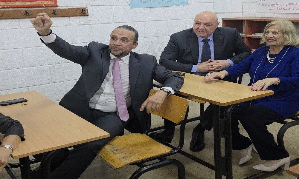 الرئيس عون على مقاعد الدراسة