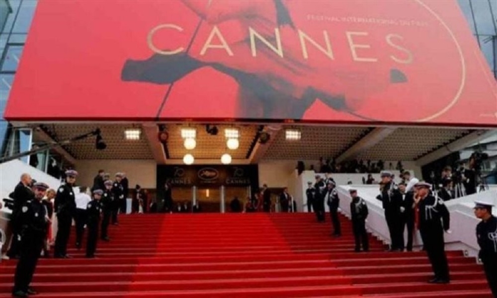 بكامل أناقتهن.. نجمات 'كان' يودّعن الـ'Red Carpet'