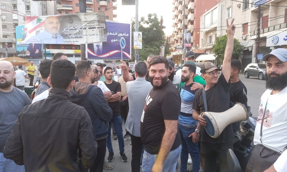 بعد إقالة نهرا.. مفرقعات وبقلاوة في طرابلس! (فيديو)