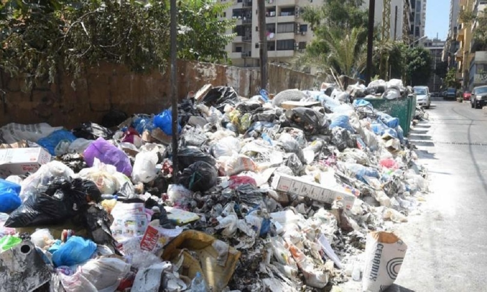 شوارع بيروت تغرق بالنفايات