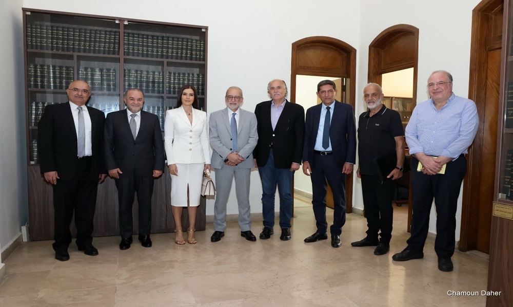 مشاريع إنمائية على طاولة ستريدا جعجع