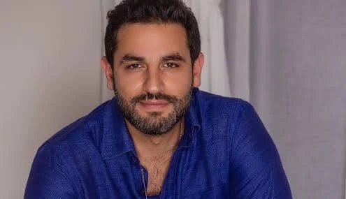 بالفيديو- بعد 15 عاماً.. لحظة لقاء شقيق أصالة بإبنته