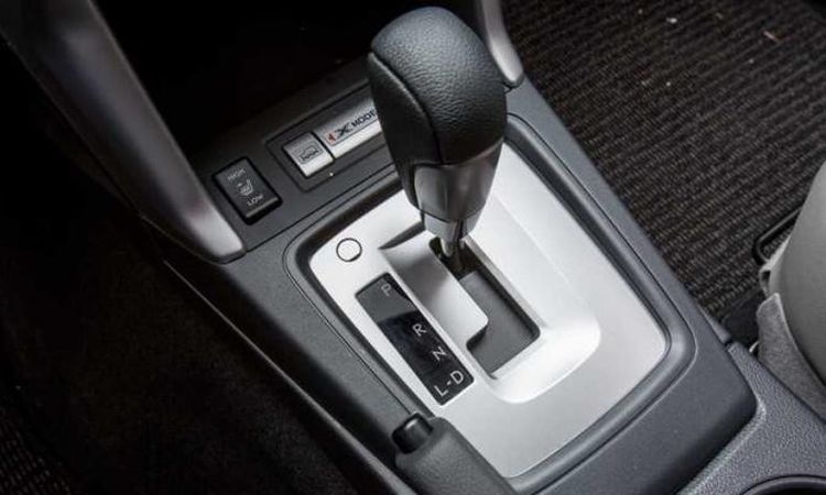 ما الفرق بين ناقل الحركة الدبل كلتش و نظام CVT بالسيارة؟.. (مقارنة شاملة بين الأداء والكفاءة)