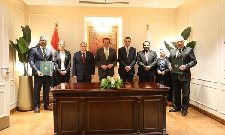 للكشف المبكر وعلاج الأورام.. هيئة الدواء تشهد اتفاقية شراكة لإنتاج الأدوية الأساسية محليًا