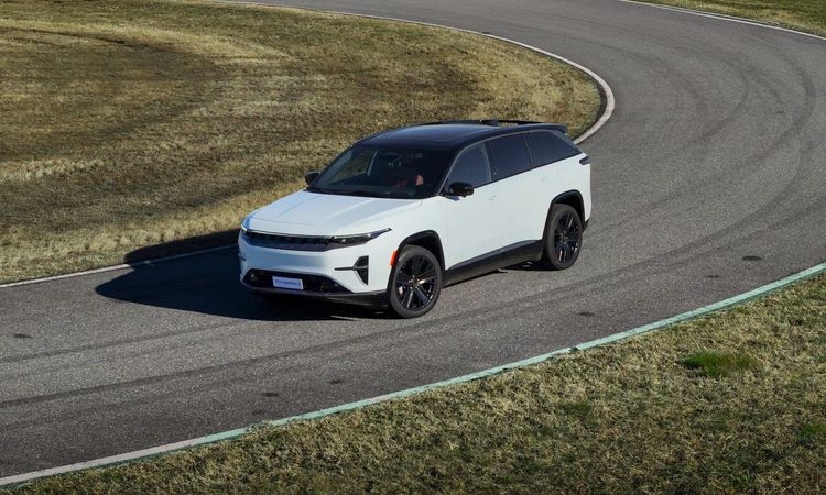 ستيلانتس تكشف عن STLA AutoDrive بتقنية القيادة الذاتية