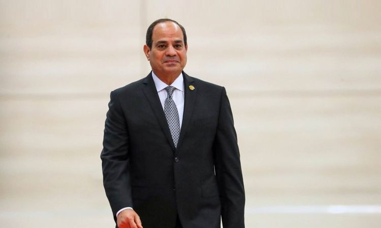 الرئيس السيسي يكرم عددا من أسر شهداء ومصابي القوات المسلحة والشرطة خلال الاحتفال بعيد الفطر
