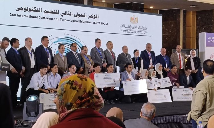 فريق "ستاي سمارت هوتيل" بجامعة طيبة التكنولوجية بالأقصر يفوز بالمركز الأول في المؤتمر الدولي للتعليم التكنولوجي