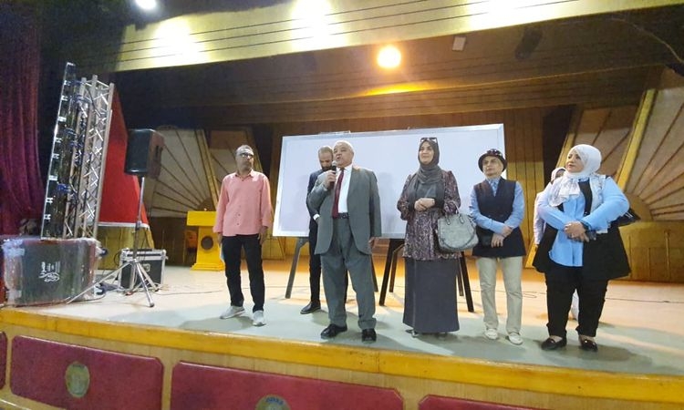 وكيل "التعليم"  يعد بـ 15000 جنيه مكافأة لأوائل الجمهورية من أبناء الأقصر