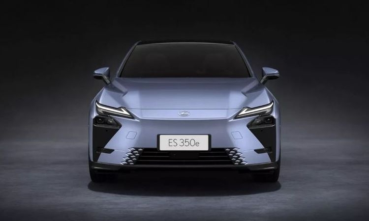 لكزس ES 2025 تنطلق بتصميم جريء وتقدم خيارات كهربائية لأول مرة