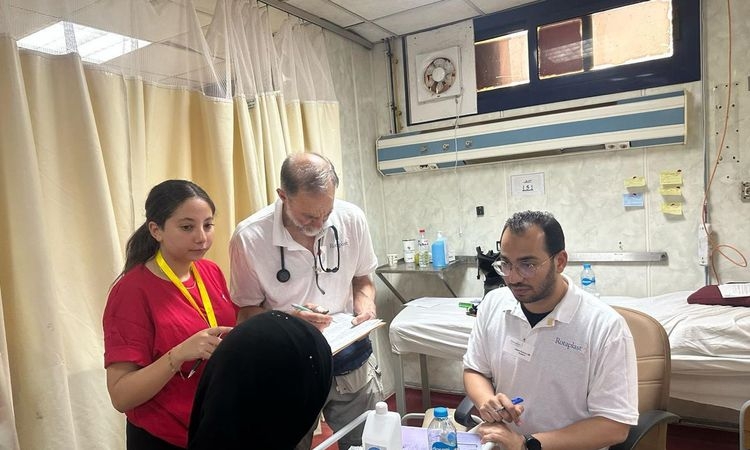 الرعاية الصحية: نجاح قافلة جراحات تجميل الأطفال «روتابلاست» في الأقصر