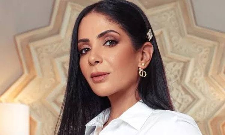 تكريم منى زكي كأفضل ممثلة بمهرجان المركز الكاثوليكي للسينما