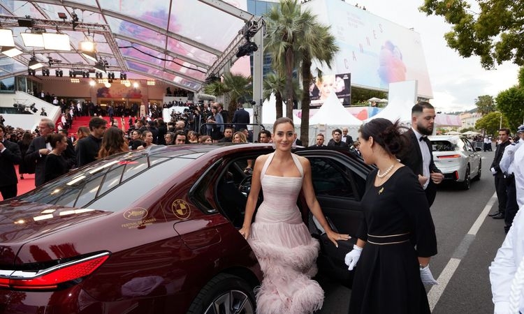 "أمينة خليل" سفيرة لـBMW مصر في مهرجان كان السينمائي الدولي