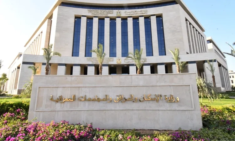 مسئولو الإسكان يتابعون المشروعات الجاري تنفيذها بالقرى السياحية بالساحل الشمالي