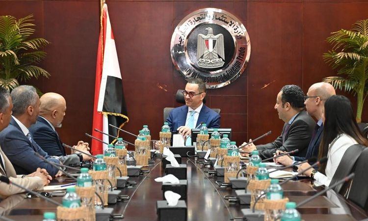 وزير الاستثمار يلتقي وفد شركة اتصالات مصر لاستعراض مشروعات الشركة بالسوق المصرية