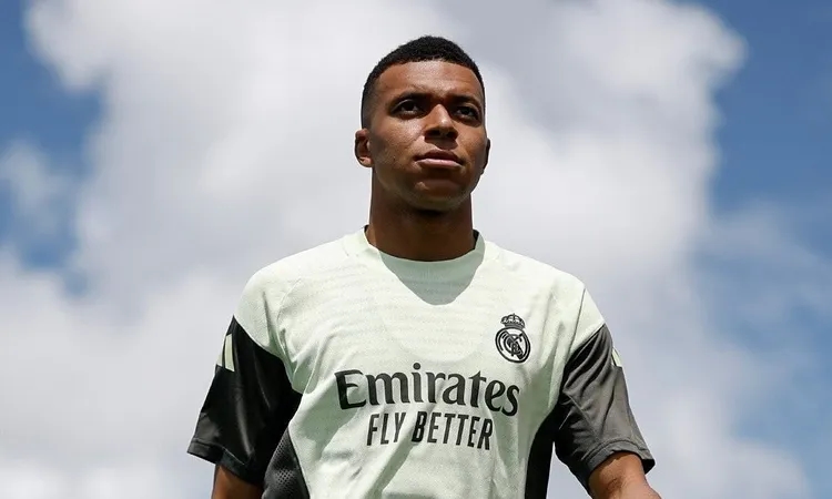قائمة ريال مدريد ضد سالزبورج تشهد غياب مبابي رغم عودته للتدريبات