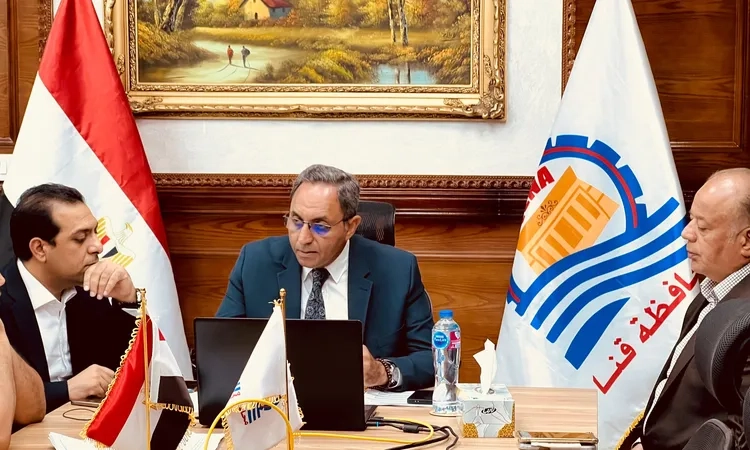 محافظ قنا: اتخاذ الإجراءات القانونية بحق المخالفين والمتقاعسين عن استكمال إجراءات التقنين