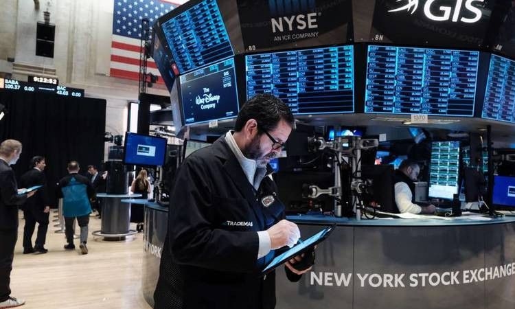 مؤشرات وول ستريت توقف مسيرتها القياسية بعد تهديدات ترامب التجارية